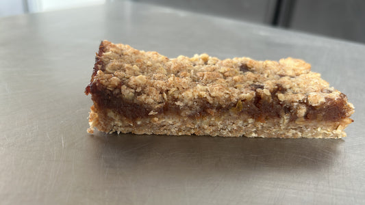 Date & apple crumble slice